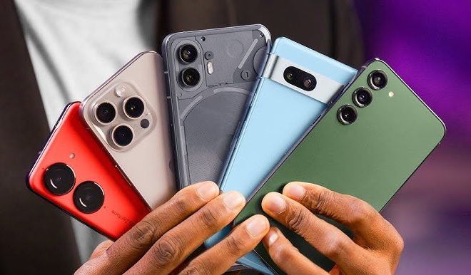 How Does a Computer Differ from a Smartphone?